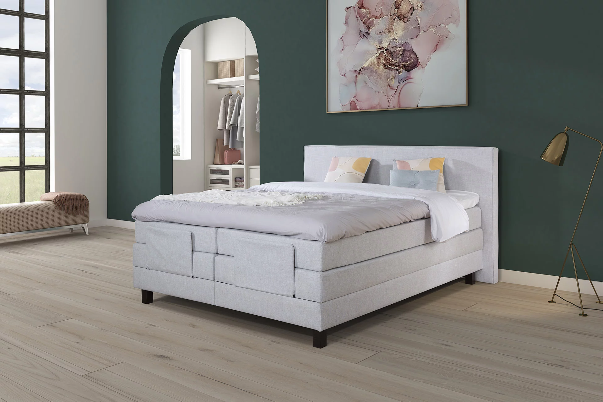 Boxspring Fjord 3C 180x200 en tissu gris dans une chambre